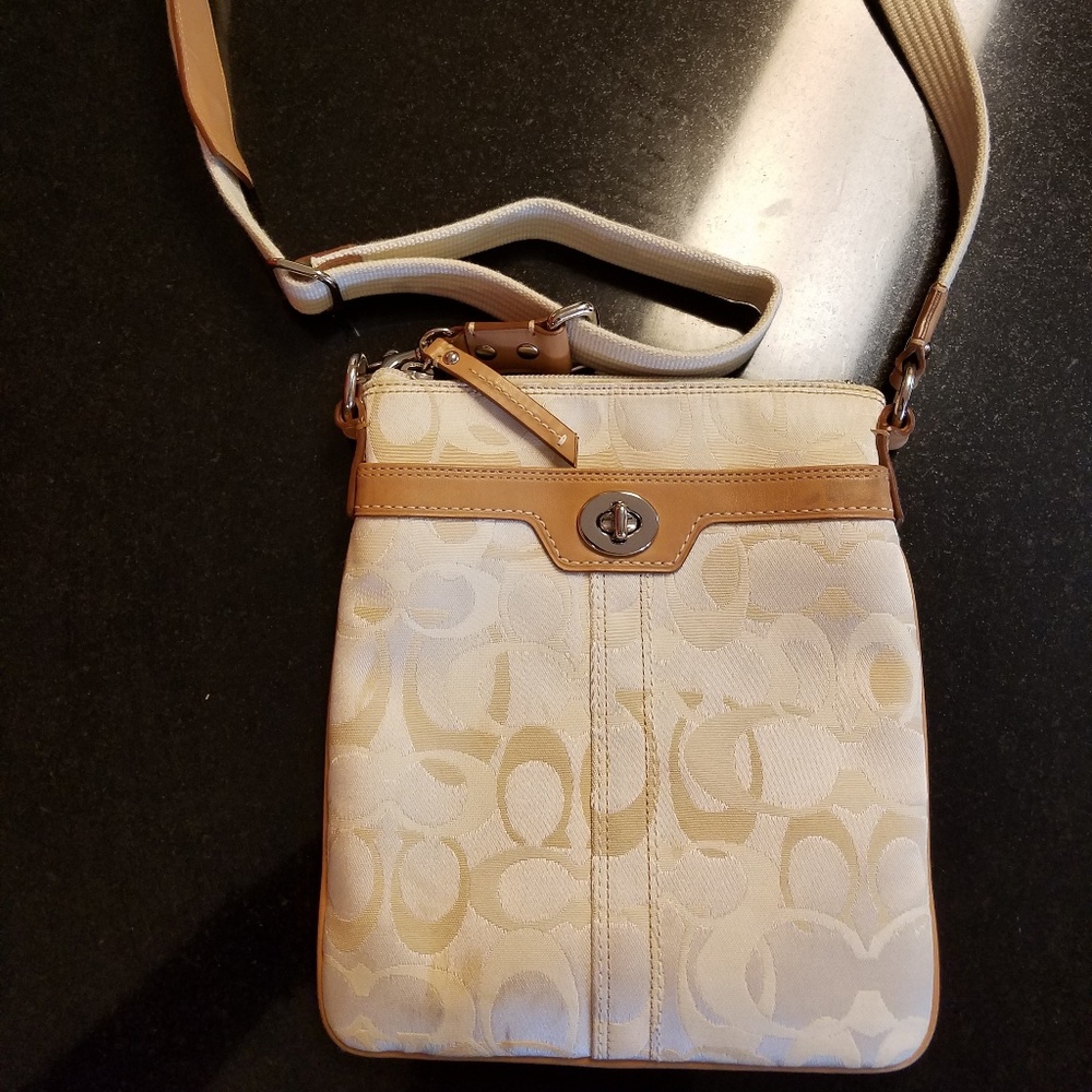 Coach Bag - Picture 2 of 4